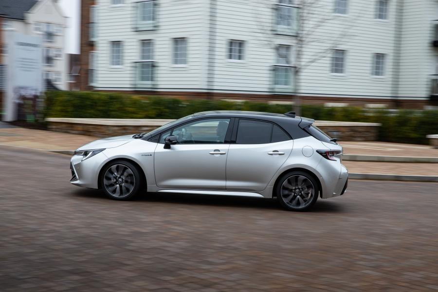  Toyota Corolla Hybrid 2019 года  (UK) (фото 19 из 40)